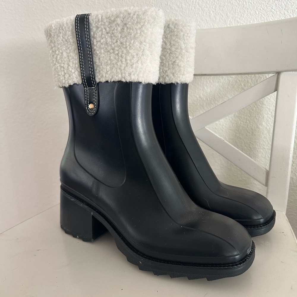 Lulu’s Women's Black Rubber Faux Fur Boots